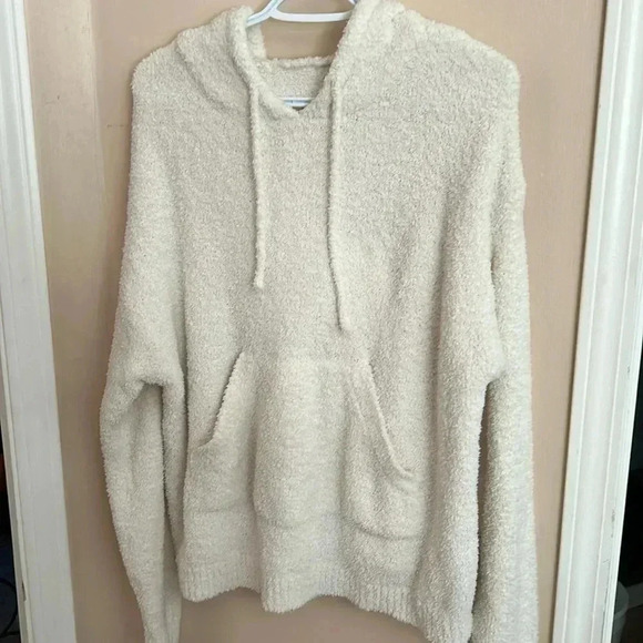 (47) White  fuzzy/soft pullover - Picture 1 of 3